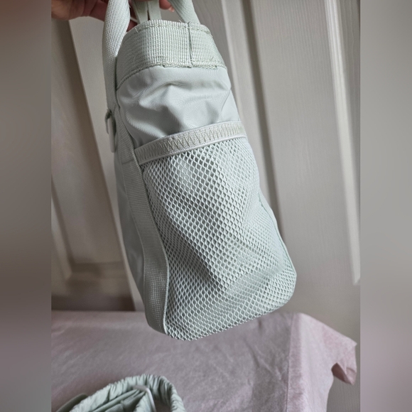 adidas Essentials Mini Tote Crossbody Bag – Linen Green (Mint), BNWT - Picture 4 of 6